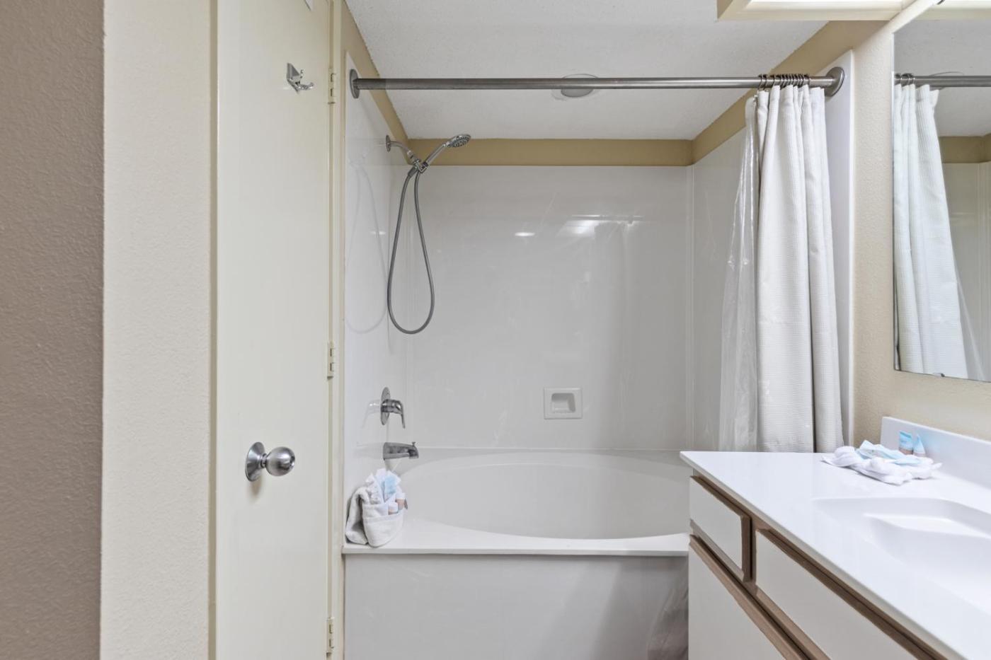 מירטל ביץ' Hosteeva Stunning Atlantica Resort Condo W Ocean-Front Views And Pools מראה חיצוני תמונה